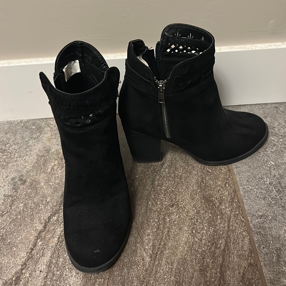 Black ankle high boots